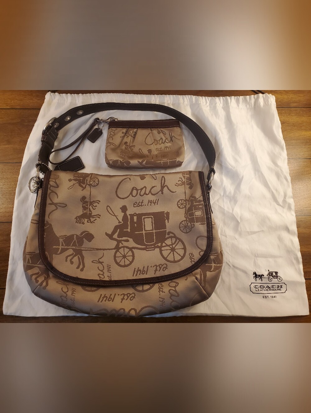 COACH VINTAGE HORSE & CARRIAGE FLAP SHOULDER BAG IN PERFECT LIKE NEW CONDITION!!